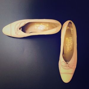 VTG Pinup Ferragamo saddle shoe cream tan 7.5AA
